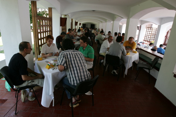 Sala deschisa la concursul de echipe se intoarce